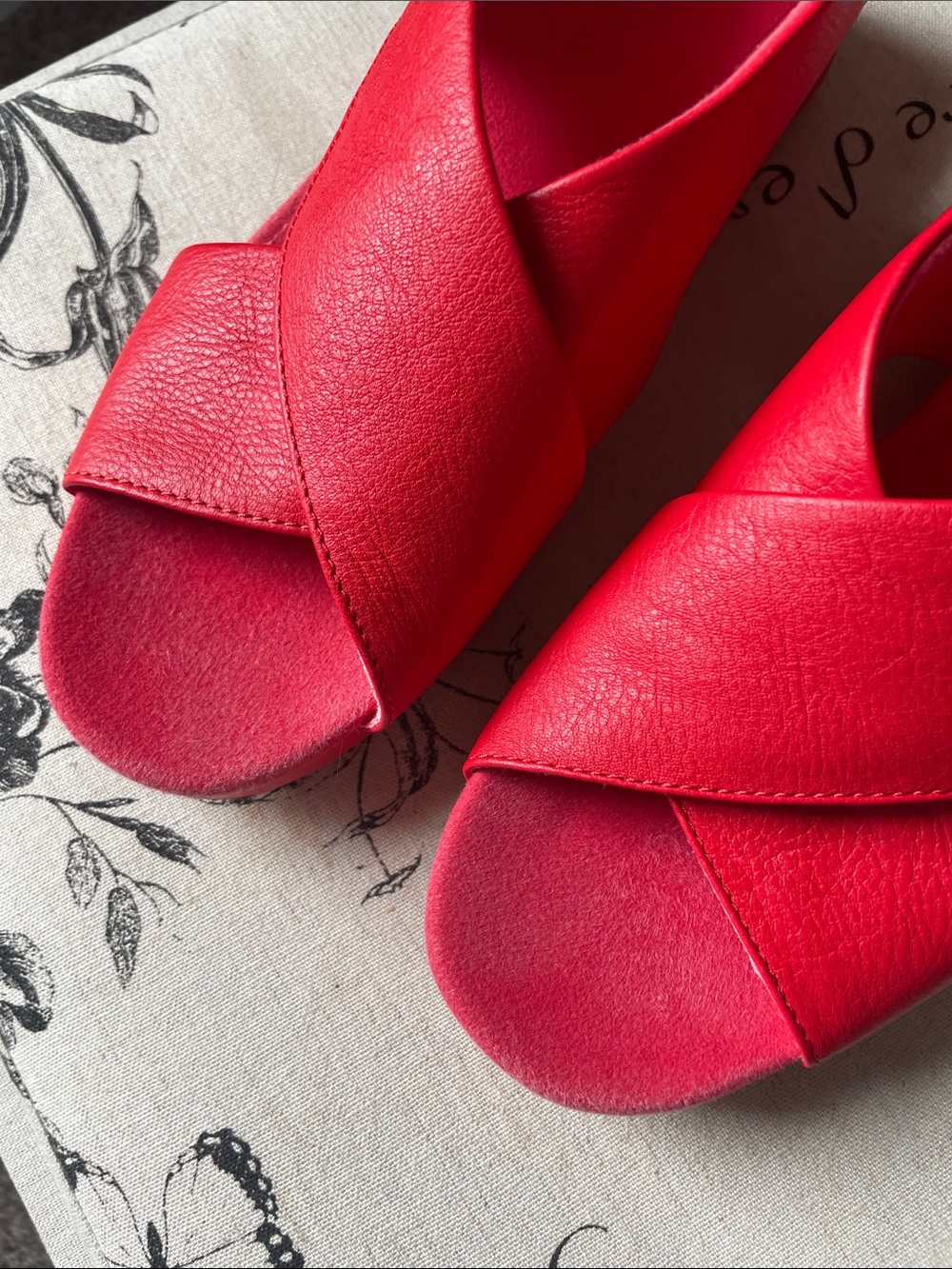 Camper Balloon Red Leather Cross Strap Sandals - Picture 4 of 9